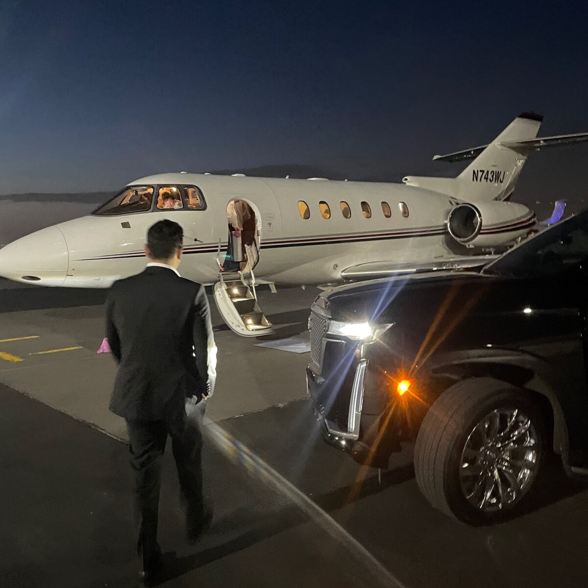 Corporate Transportation, business limo, Executive limousine